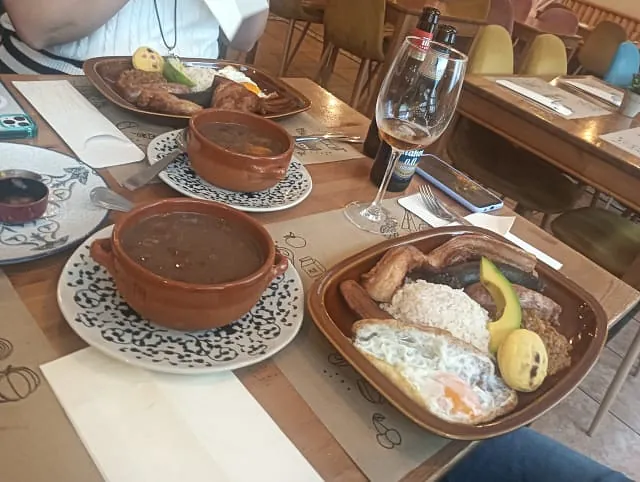 Comida colombiana y española